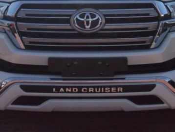 TOYOTA LAND CRUISER 200 2012- Front bumper lip center cover